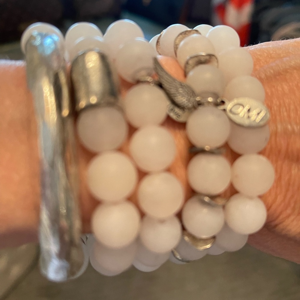 Set of 5 gorgeous natural stone and shearling silver stretch bracelets
